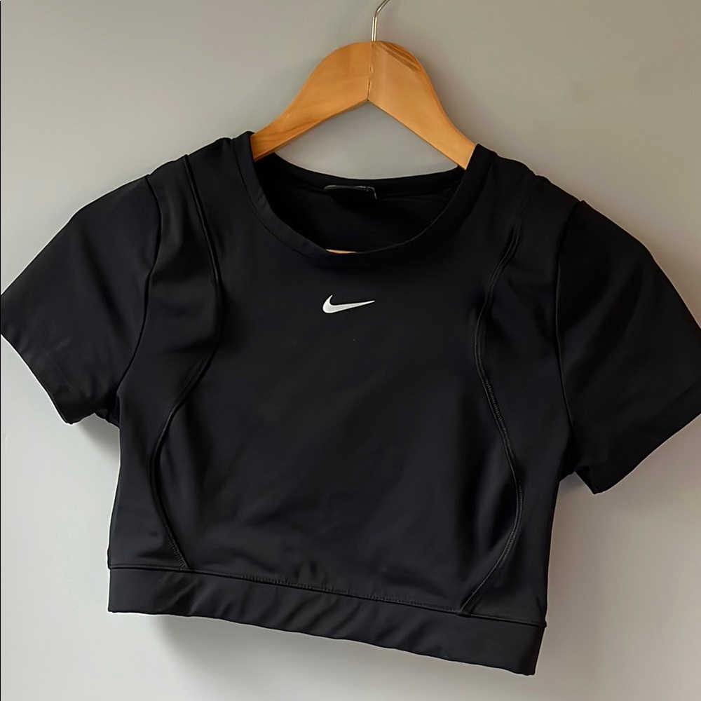 Nike Black Fitted Crop Top size medium
